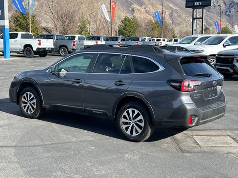 Used 2022 Subaru Outback Premium image 12
