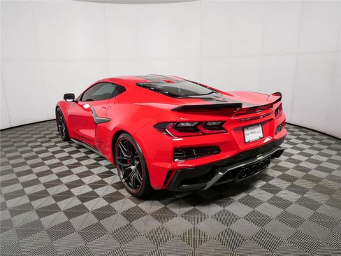 Used 2024 Chevrolet Corvette Z06 RWD image 3