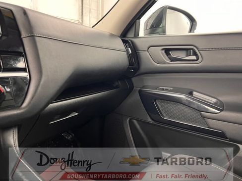 Used 2025 Nissan Pathfinder SV FWD image 45