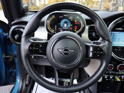 Used 2022 MINI Cooper SE w/ Driver Assistance Package image 24