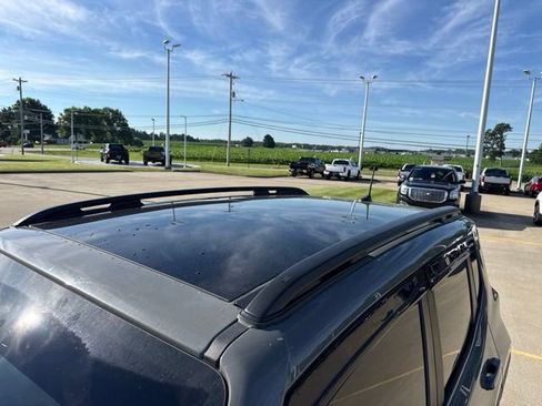 Used 2021 Jeep Renegade Latitude w/ Sun & Sound Group FWD image 3