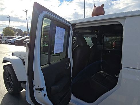 Used 2022 Jeep Gladiator Overland image 15