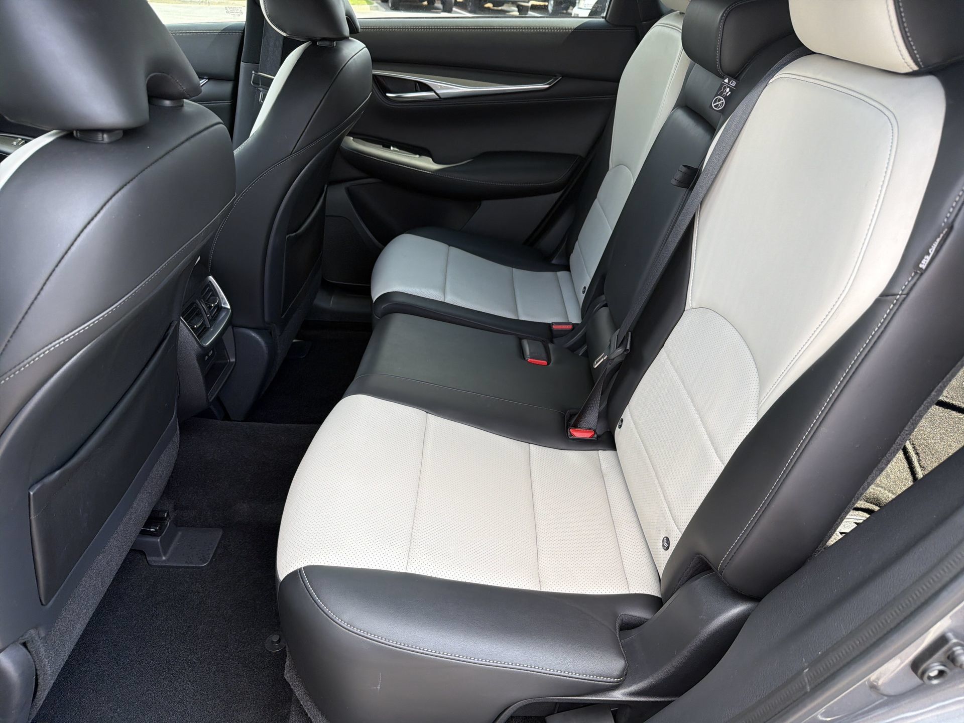 Used 2023 INFINITI QX55 Luxe w/ Cargo Package AWD/4WD image 22