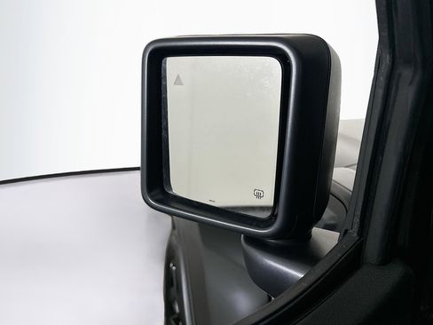 Used 2025 Jeep Wrangler Unlimited Sahara w/ Safety Group AWD/4WD image 16