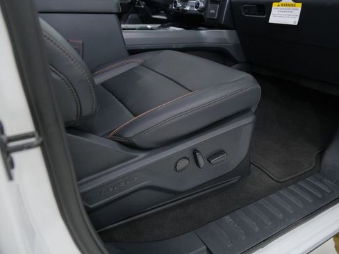 Used 2025 Ford F550 4x4 Crew Cab Super Duty image 46