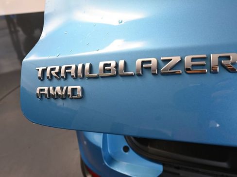 Used 2025 Chevrolet TrailBlazer LT AWD/4WD image 19