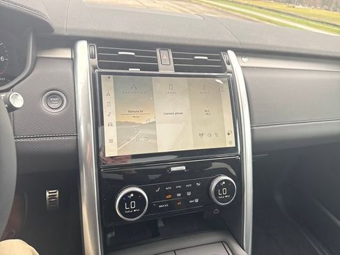 New 2025 Land Rover Discovery Dynamic SE image 13