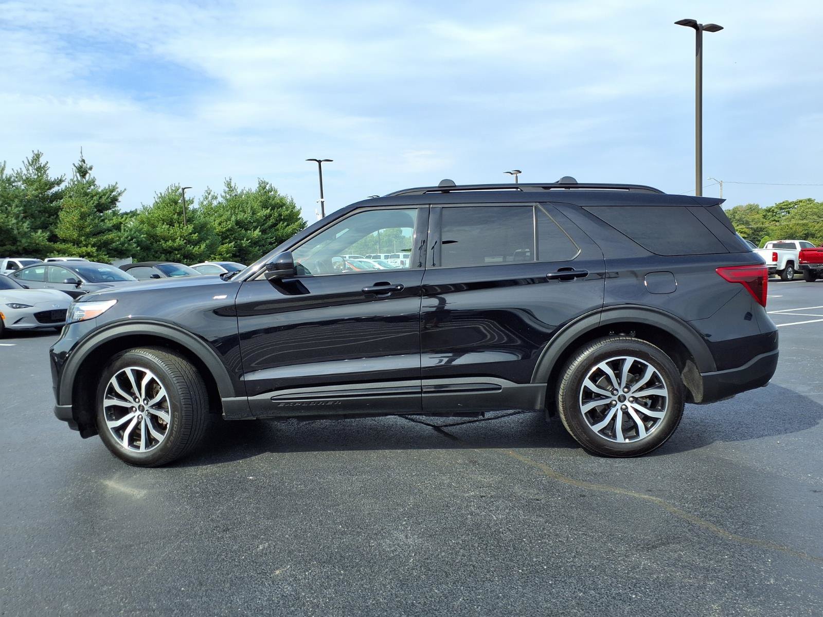 Used 2022 Ford Explorer ST-Line w/ Class IV Trailer Tow Package AWD/4WD image 31