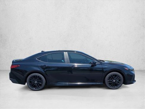 Used 2025 Toyota Camry SE FWD image 5
