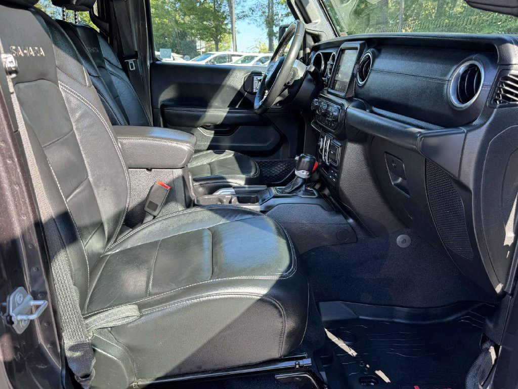 Used 2018 Jeep Wrangler Unlimited Sahara AWD/4WD image 15