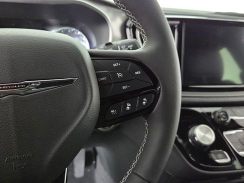 New 2026 Chrysler Pacifica Select image 18