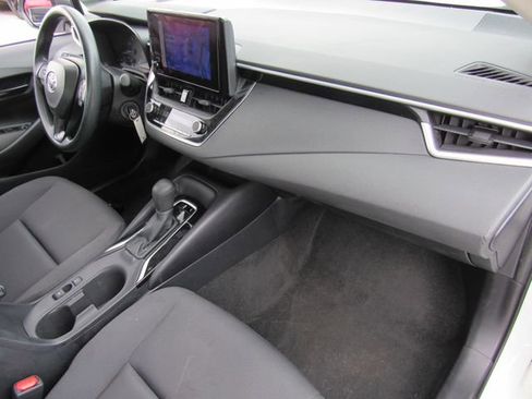 Used 2024 Toyota Corolla LE FWD image 10