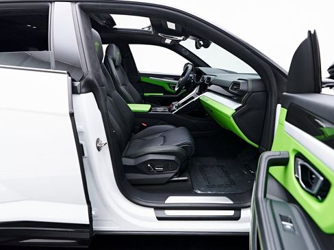 Used 2022 Lamborghini Urus image 32