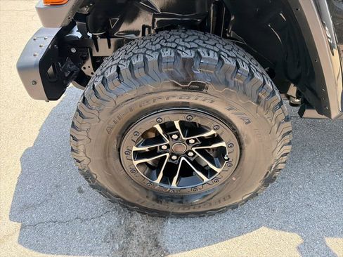 Used 2024 Jeep Wrangler Unlimited Rubicon AWD/4WD image 9