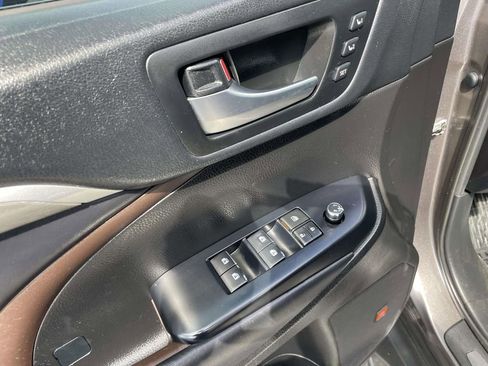Used 2019 Toyota Highlander Limited image 27