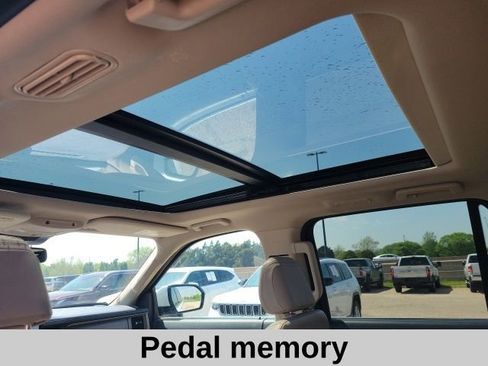 Used 2024 Ford Expedition Limited image 6