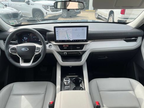 Used 2025 Ford Explorer Active w/ Active Comfort Package RWD image 9