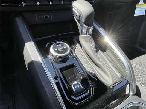 New 2025 GMC Canyon Elevation w/ Convenience Package image 18