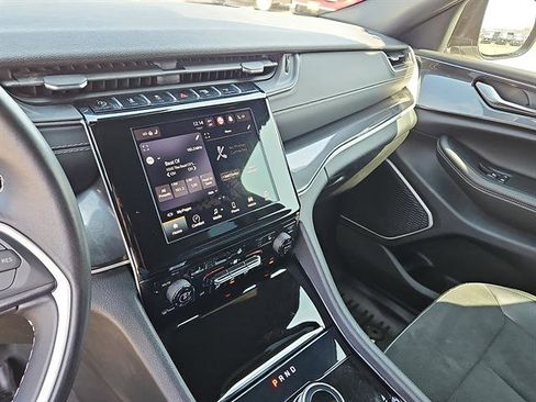 Used 2022 Jeep Grand Cherokee Altitude image 19