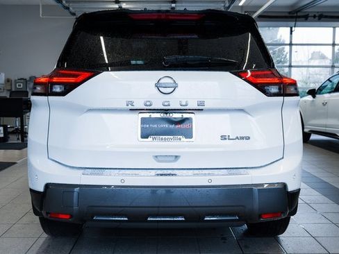Used 2025 Nissan Rogue SL w/ Tech Package image 5