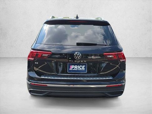 Used 2022 Volkswagen Tiguan SE w/ Panoramic Sunroof Package FWD image 6