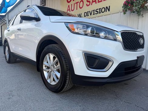 Used 2016 Kia Sorento LX image 1