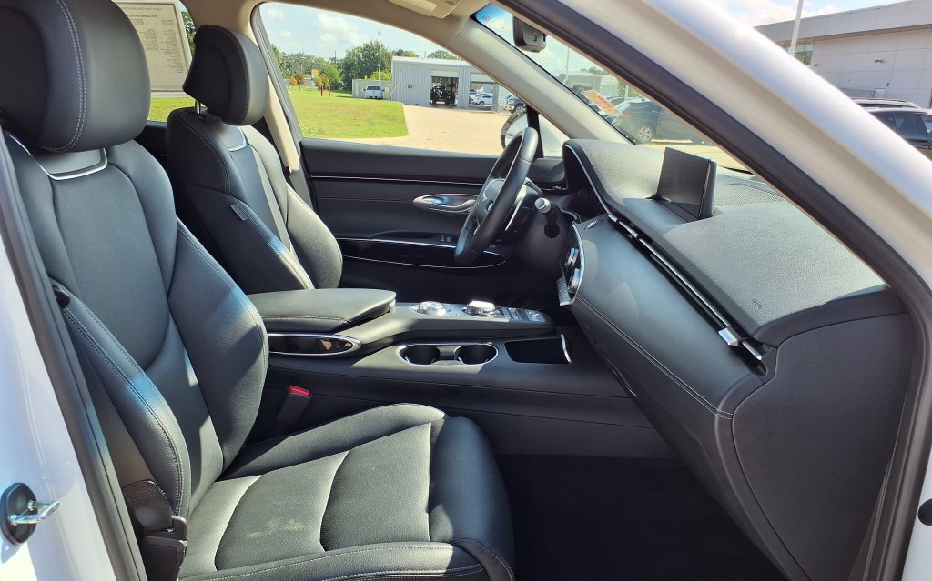 Used 2025 Genesis GV70 2.5T AWD/4WD image 18
