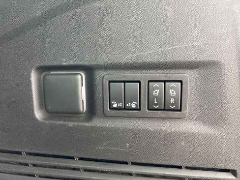 Used 2023 Chevrolet Suburban LT w/ LT Signature Package image 14