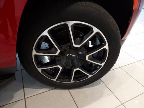 Used 2023 Chevrolet Tahoe RST w/ Luxury Package AWD/4WD image 30