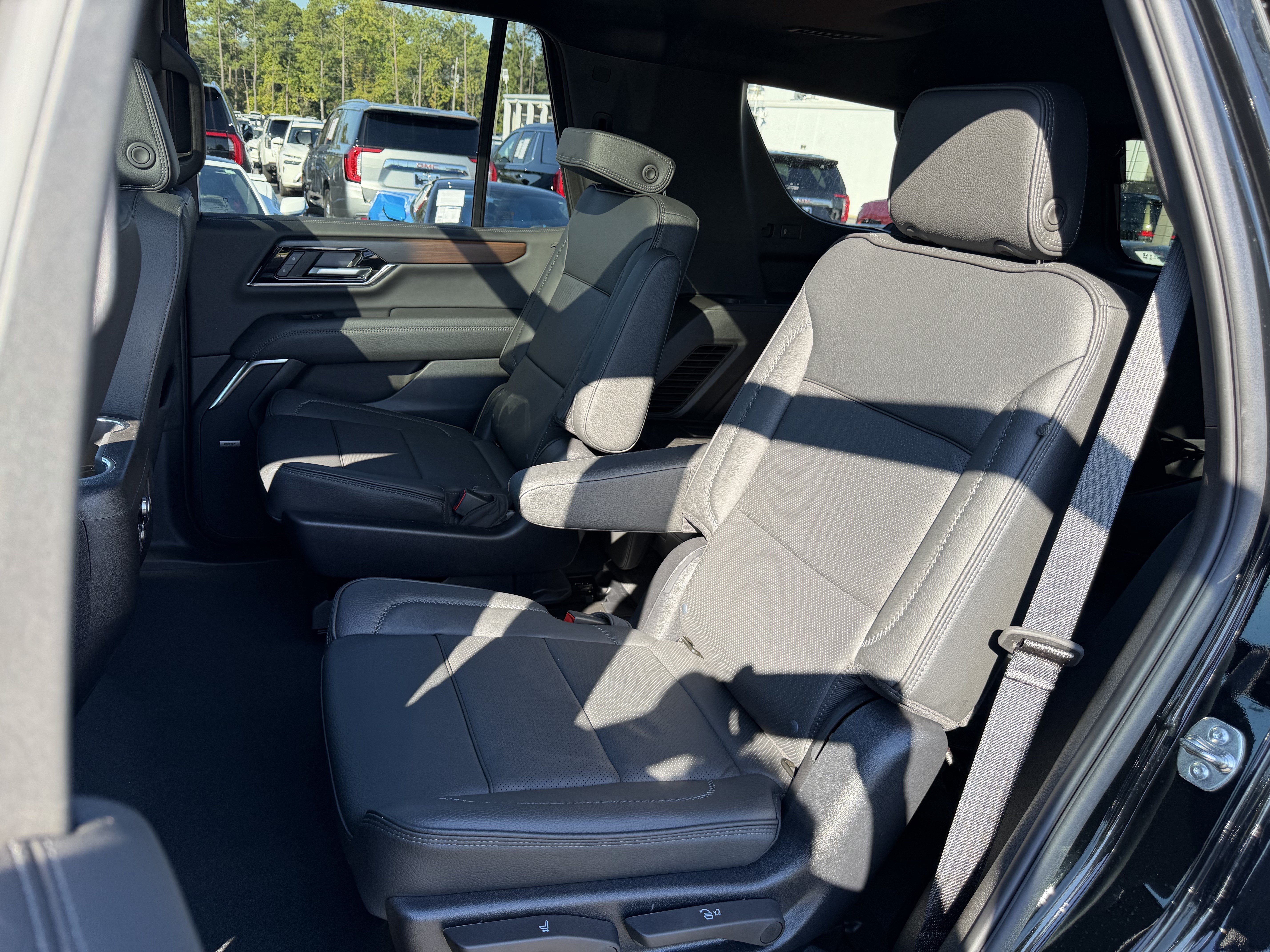Used 2026 GMC Yukon Denali w/ Sun & Power Step Package AWD/4WD image 34