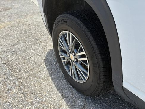 Used 2025 Chevrolet Traverse LT AWD/4WD image 14