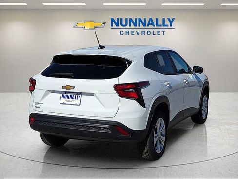 Certified 2025 Chevrolet Trax LS FWD image 5