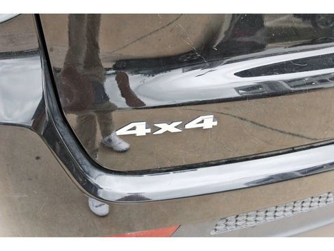 Used 2025 Jeep Compass Latitude AWD/4WD image 8