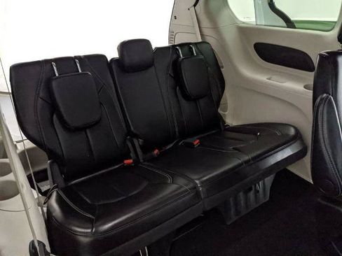 Used 2024 Chrysler Pacifica Touring-L FWD image 21