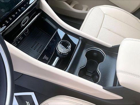 New 2026 Jeep Grand Cherokee Limited w/ Luxury Tech Group II AWD/4WD image 21