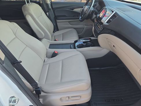 Certified 2018 Honda Pilot Touring image 18