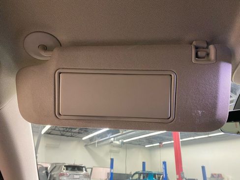 Used 2018 Buick Envision Essence image 33