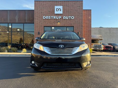 Used 2013 Toyota Sienna AWD image 2