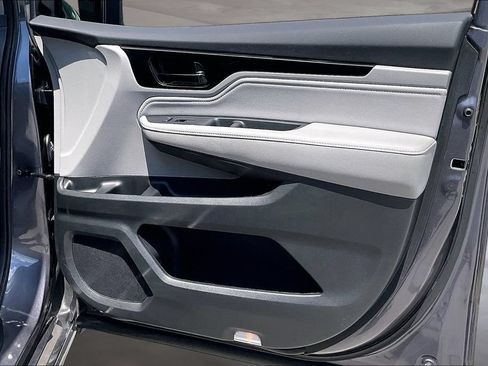 Certified 2024 Honda Odyssey Touring image 28