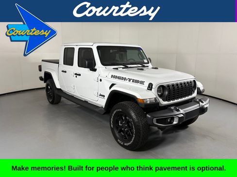Used 2025 Jeep Gladiator Sport AWD/4WD image 1