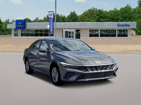 New 2026 Hyundai Elantra Hybrid FWD image 11
