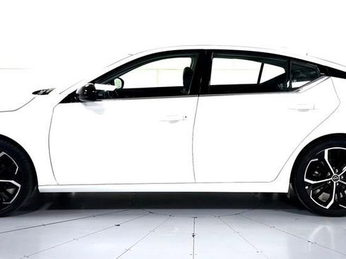 Used 2024 Nissan Altima 2.5 SR FWD image 7