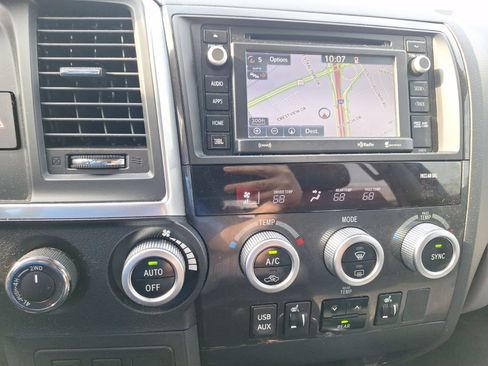 Used 2018 Toyota Sequoia Limited w/ Safety & Convenience Package image 28