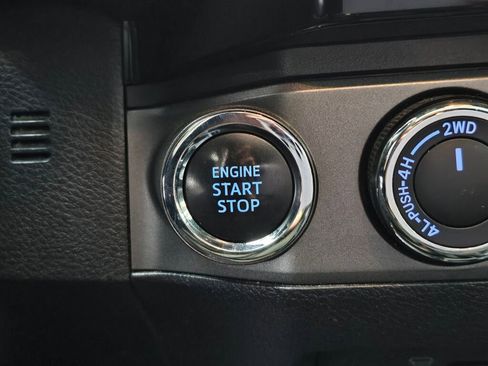 Used 2016 Toyota Tacoma TRD Off-Road image 32