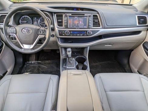 Used 2015 Toyota Highlander XLE image 11