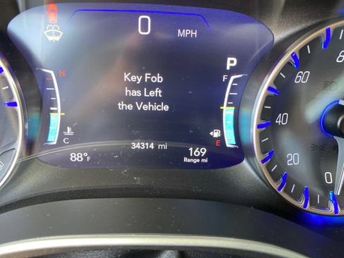 Used 2023 Chrysler Pacifica Touring-L FWD image 21