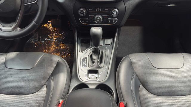 Used 2021 Jeep Cherokee Latitude Lux w/ Comfort/Convenience Group FWD image 20