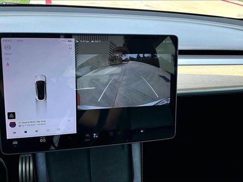 Used 2022 Tesla Model Y Performance AWD/4WD image 29
