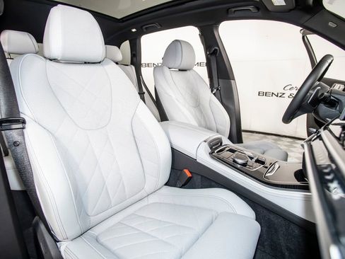 Used 2025 BMW X5 sDrive40i w/ M Sport Package RWD image 19