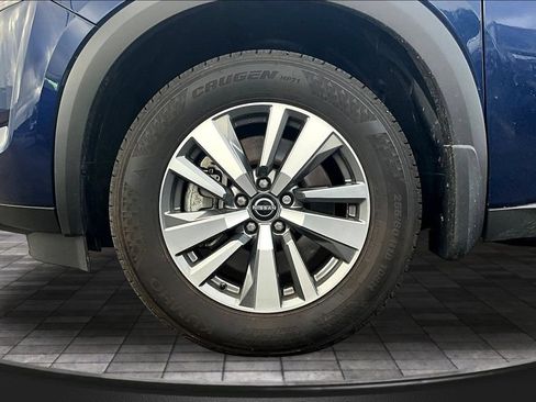 Used 2025 Nissan Pathfinder SL AWD/4WD image 28